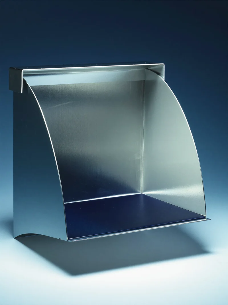 Concept ilustrat: tavă de expunere din metal pliat
